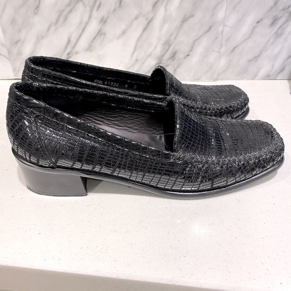 Stuart Weitzman Black pattern Slip On Loafers Size 6 - Picture 5 of 10